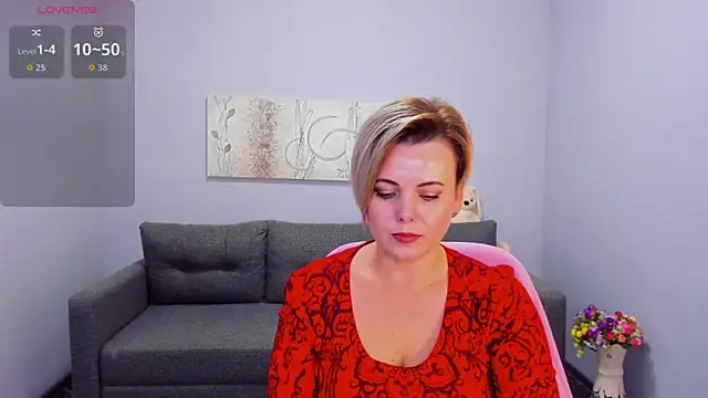 Julia Wilsone online show from November 6, 2025, 6:50 am