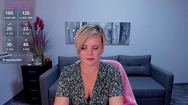 Snapshot of Julia_Wilsone chatting on October 21, 2025, 12:15 pm Julia Wilsone online show from October 21, 2025, 12:15 pm
