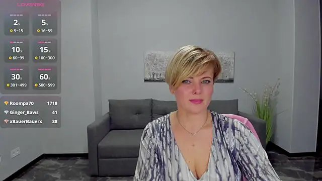 Snapshot of Julia_Wilsone chatting on February 21, 2025, 3:54 pm Julia Wilsone online show from February 21, 2025, 3:54 pm