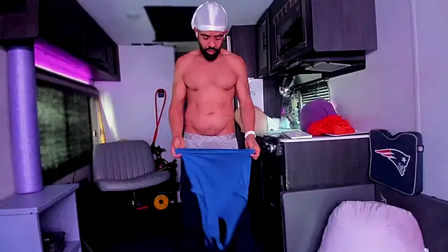 Snapshot of DirtyDrizzy chatting on February 8, 2026, 5:32 pm DirtyDrizzy online show from February 8, 2026, 5:32 pm