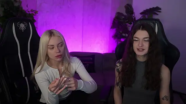 Britney054 online show from February 15, 2026, 4:17 pm