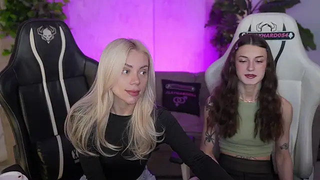 Britney054 online show from February 3, 2026, 3:50 pm