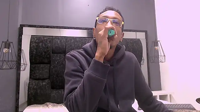 Jose Smoke online show from December 2, 2025, 3:52 am