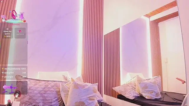juicy led  online show from March 1, 2025, 8:42 pm