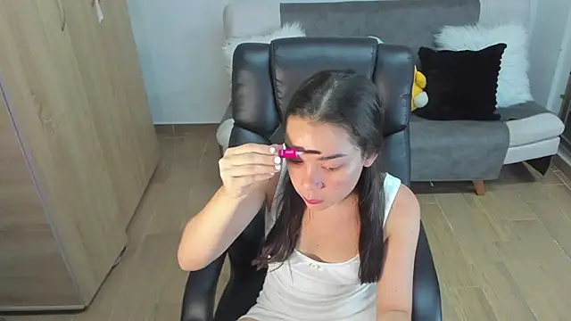 Snapshot of AprilDubois chatting on October 6, 2025, 8:31 pm AprilDubois online show from October 6, 2025, 8:31 pm