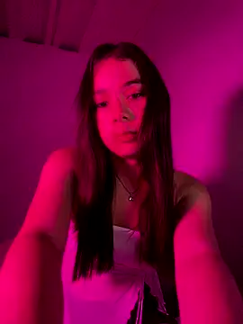 Snapshot of AprilDubois chatting on November 5, 2025, 10:57 pm AprilDubois online show from November 5, 2025, 10:57 pm