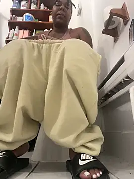 Snapshot of Goddess_Nafeesha chatting on February 1, 2026, 1:26 am Goddess Nafeesha online show from February 1, 2026, 1:26 am