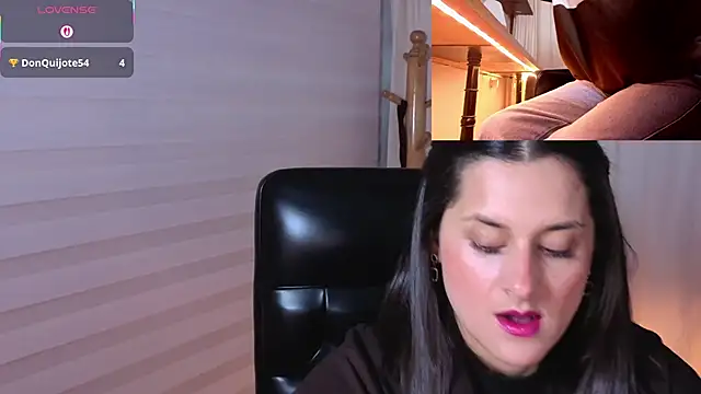 Alice milf  online show from October 28, 2025, 11:09 am