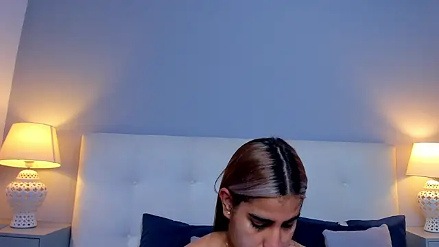 SaraaJhonsonn online show from November 7, 2025, 4:11 pm