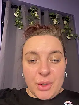 Snapshot of lairarose chatting on August 1, 2026, 3:48 am lairarose online show from August 1, 2026, 3:48 am