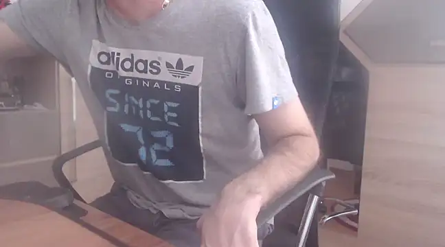 uncutguy01 online show from February 9, 2025, 12:08 pm