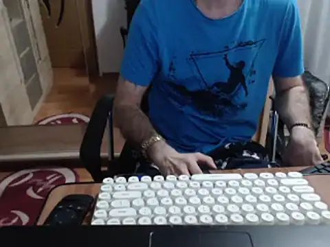 uncutguy01 online show from March 20, 2025, 5:13 am