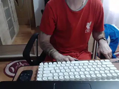 uncutguy01 online show from March 12, 2025, 10:48 am