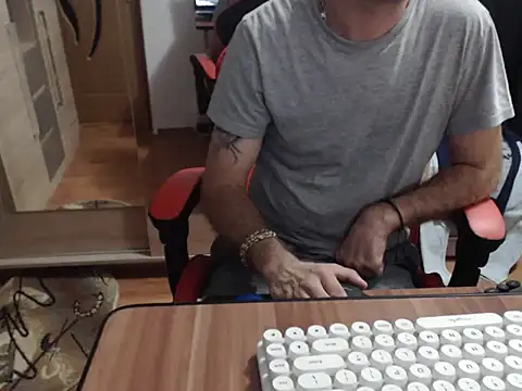 uncutguy01 online show from September 21, 2025, 4:39 am
