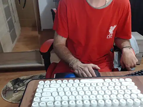 uncutguy01 online show from September 29, 2025, 4:52 am