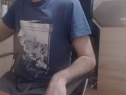 uncutguy01 online show from February 11, 2025, 4:46 pm