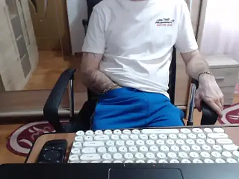 uncutguy01 online show from March 13, 2025, 3:17 pm
