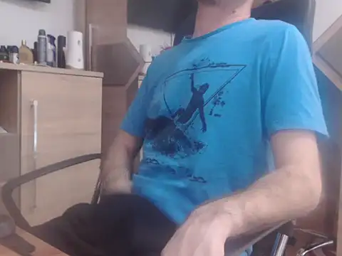 uncutguy01 online show from February 5, 2025, 12:17 pm
