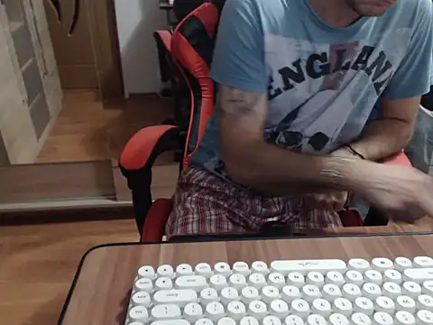 uncutguy01 online show from September 14, 2025, 5:08 am