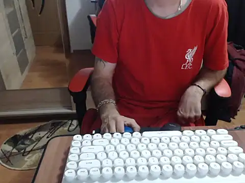 uncutguy01 online show from September 28, 2025, 5:03 am