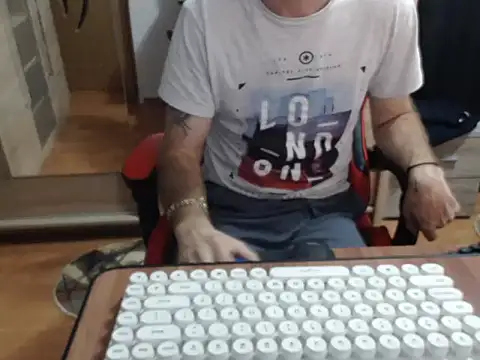 uncutguy01 online show from September 30, 2025, 4:51 am