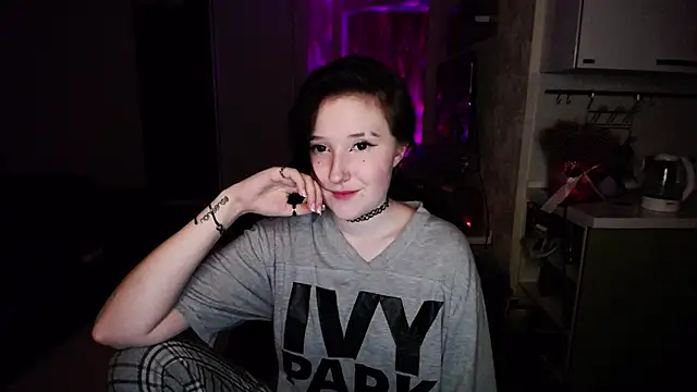 Kira Bakker online show from March 18, 2025, 1:46 am