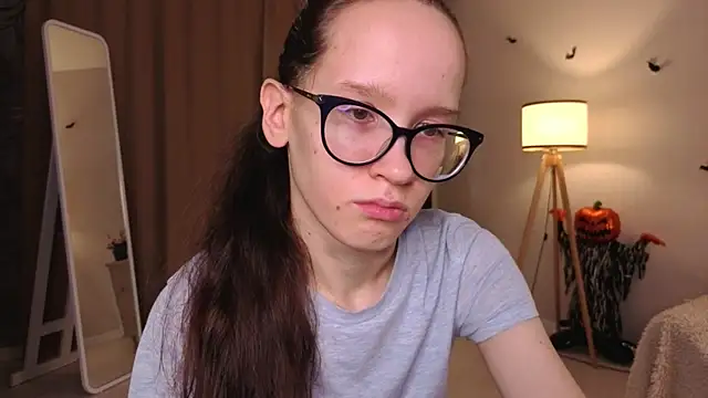 BettyBrowni online show from December 3, 2025, 4:06 pm