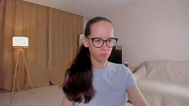 BettyBrowni online show from October 15, 2025, 4:04 pm