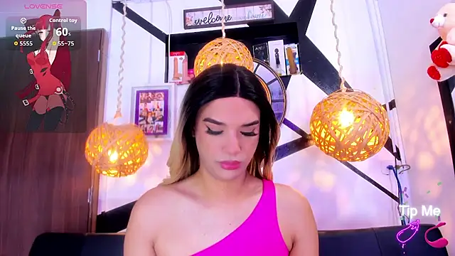 victoria aleia  online show from September 23, 2025, 10:50 pm