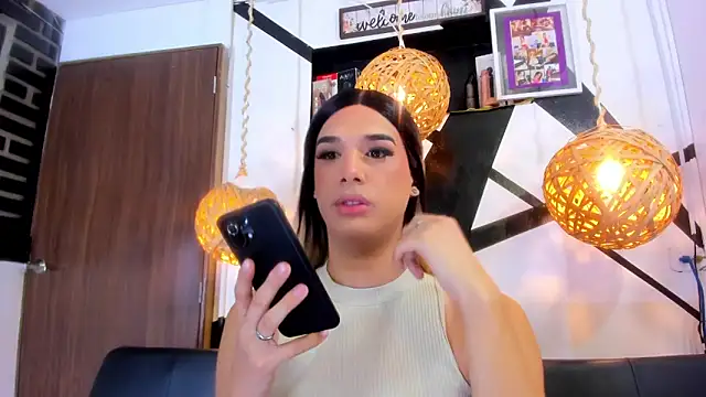 victoria aleia  online show from October 29, 2025, 9:36 pm