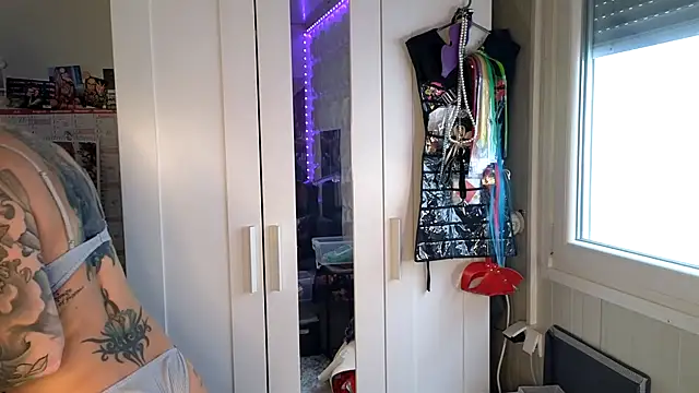 Snapshot of Tatjana_Sue chatting on February 23, 2026, 11:00 am Tatjana Sue online show from February 23, 2026, 11:00 am