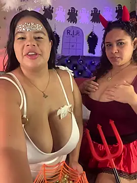 twocurvylatins online show from October 31, 2025, 12:02 pm
