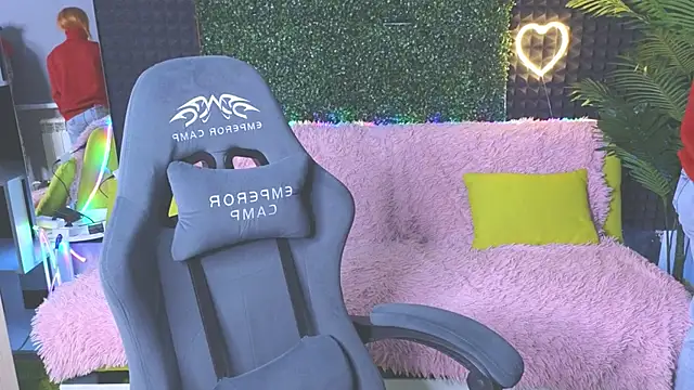 erikabrian online show from October 3, 2025, 1:31 am