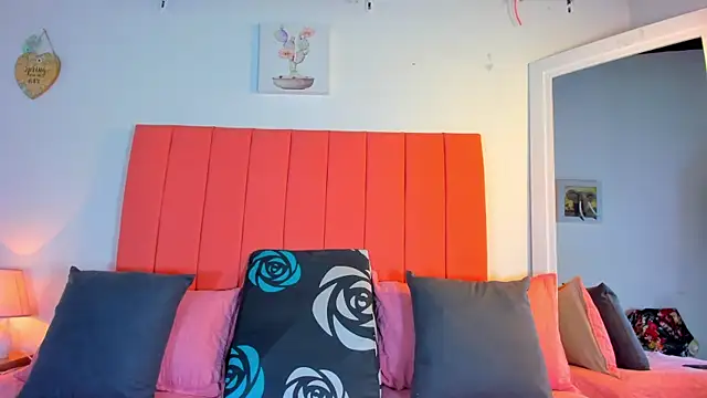 valen rose0 online show from October 27, 2025, 12:06 pm