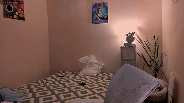 Snapshot of cClandesTina chatting on October 29, 2025, 8:08 pm cClandesTina online show from October 29, 2025, 8:08 pm