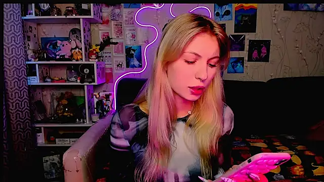 Maria Hunt online show from December 18, 2024, 3:26 am