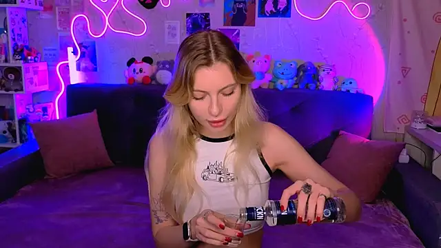 Maria Hunt online show from December 3, 2025, 4:46 am