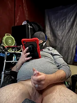 joeycbigcock online show from November 12, 2025, 7:40 pm