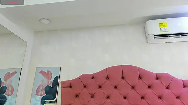 Snapshot of ThyaraJhons chatting on June 18, 2026, 11:37 am ThyaraJhons online show from June 18, 2026, 11:37 am
