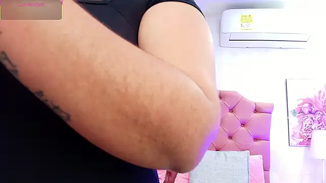 ThyaraJhons online show from November 4, 2025, 11:58 am