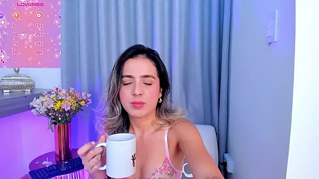 Snapshot of Lucyortiz_ chatting on February 3, 2025, 6:49 pm Lucyortiz online show from February 3, 2025, 6:49 pm
