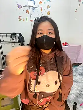 --Lyly-- online show from December 23, 2025, 3:39 am