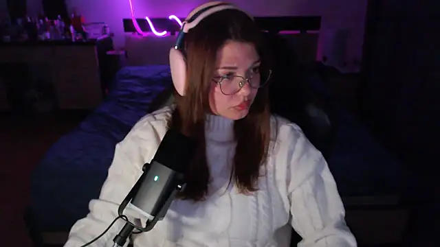 helengilmor online show from November 17, 2025, 5:39 pm