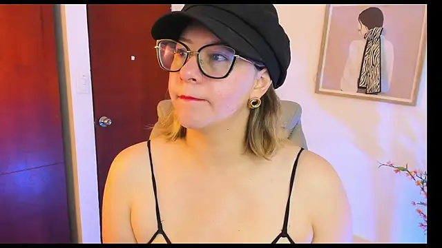 Chanelll Taylorr  online show from October 6, 2025, 9:10 am