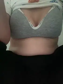 Milk Mom99 online show from April 1, 2026, 8:04 am