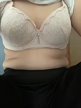 Snapshot of Milk_Mom99 chatting on July 15, 2026, 1:34 am Milk Mom99 online show from July 15, 2026, 1:34 am
