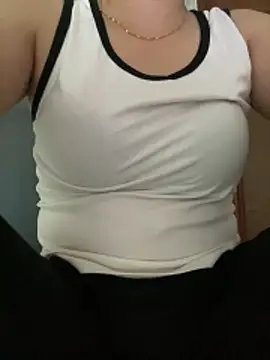 Snapshot of Milk_Mom99 chatting on June 29, 2026, 2:51 am Milk Mom99 online show from June 29, 2026, 2:51 am