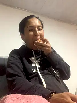 Snapshot of luna_asss chatting on October 20, 2025, 3:12 pm luna asss online show from October 20, 2025, 3:12 pm