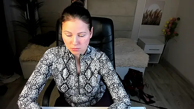 Dana  dom online show from February 2, 2025, 1:02 am