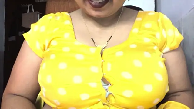 Snapshot of Gulaboo_bhabi chatting on January 16, 2026, 8:35 pm Gulaboo bhabi online show from January 16, 2026, 8:35 pm